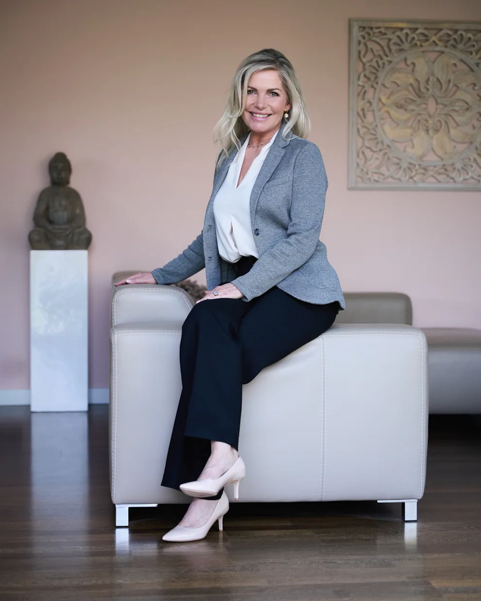 Ulrike von den Driesch lachend im Gespräch