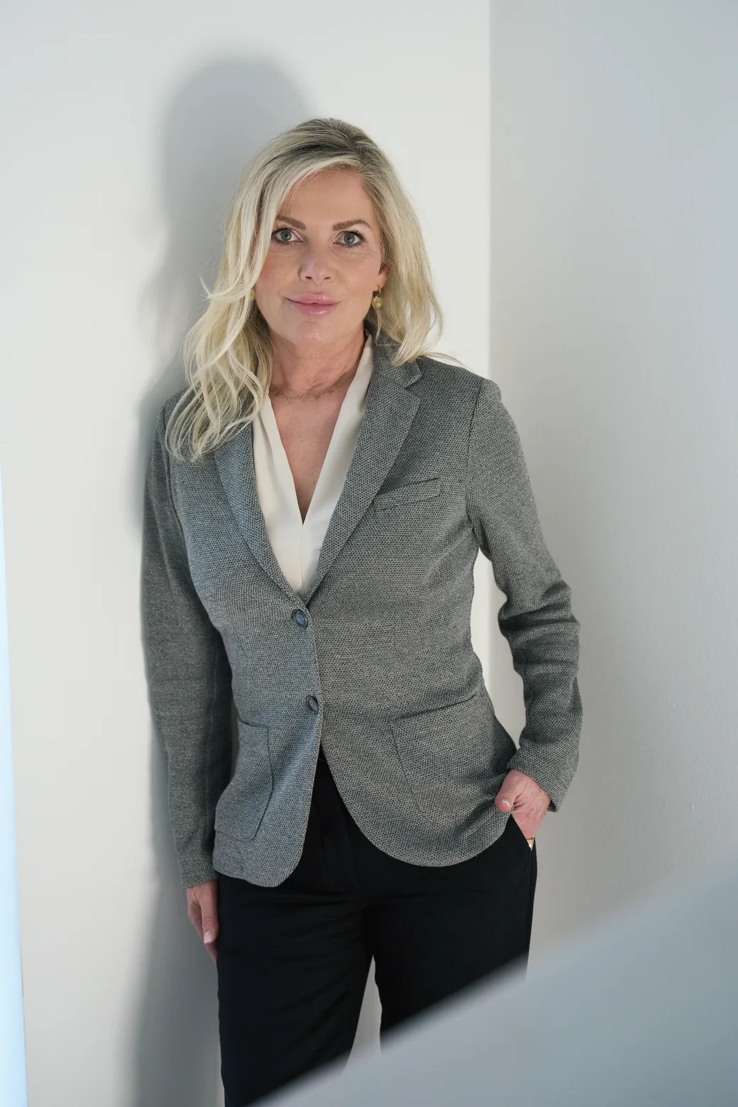 Ulrike von den Driesch, Porträt im grauen Blazer